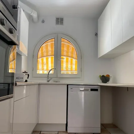 Atria 2 . Beach Penthouse Newly Redone