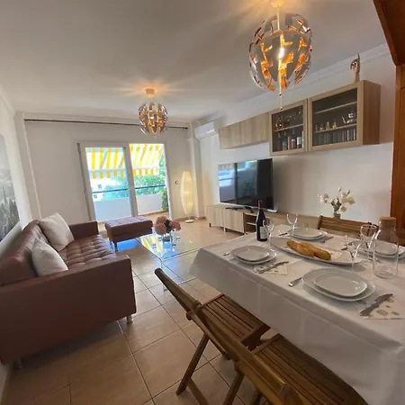 Atria 2 . Beach Penthouse Newly Redone Daire